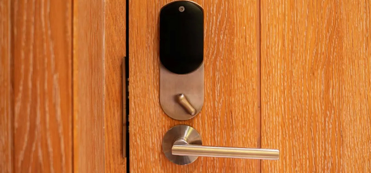 Automatic Locking Door Knob Quartz Hill